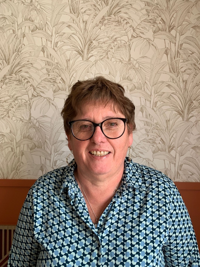 Portrait de Régine, praticienne en soins de réfléxologie, Reiki et communication animale